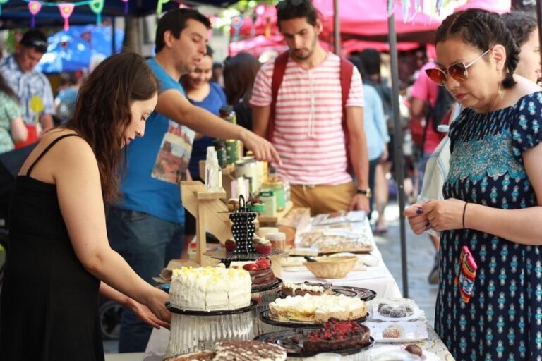 Eco Mercado llega al Paseo Bulnes con talleres, música y magia