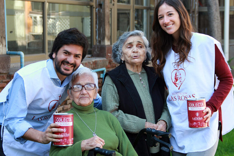 Voluntariado Confuturo visita Hogar N° 12 de Fundación Las Rosas